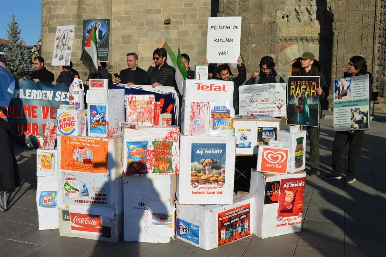 Erzurum'da görev yapan hekimler ve sağlık çalışanları, İsrail'in Gazze'ye yönelik saldırılarını...