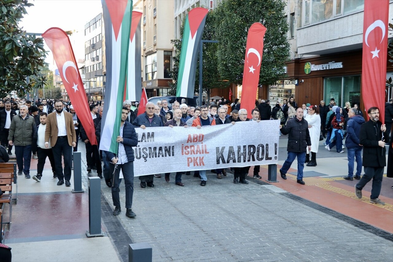 Trabzon'da, Özgür Aksa Platformunca Filistin'e destek yürüyüşü düzenlendi.