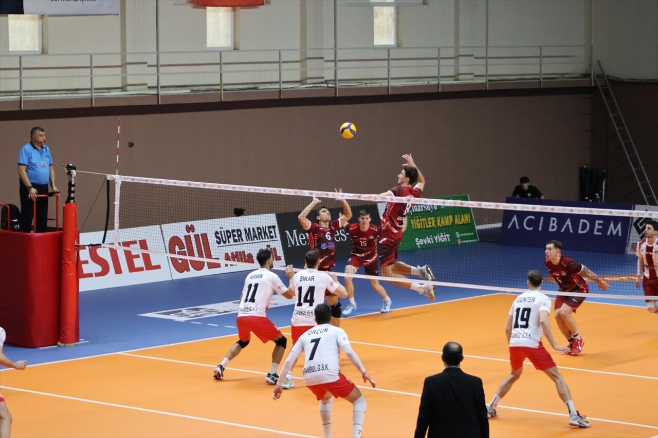 Voleybol SMS Grup Efeler Ligi'nin 7'nci haftasında İstanbul Gençlikspor, deplasmanda Kuşgöz İzmir...