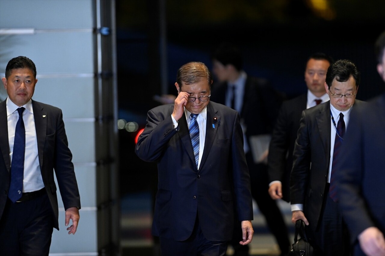 Japonya'da Liberal Demokrat Parti (LDP) lideri İşiba Şigeru mecliste yapılan seçimde yeniden...