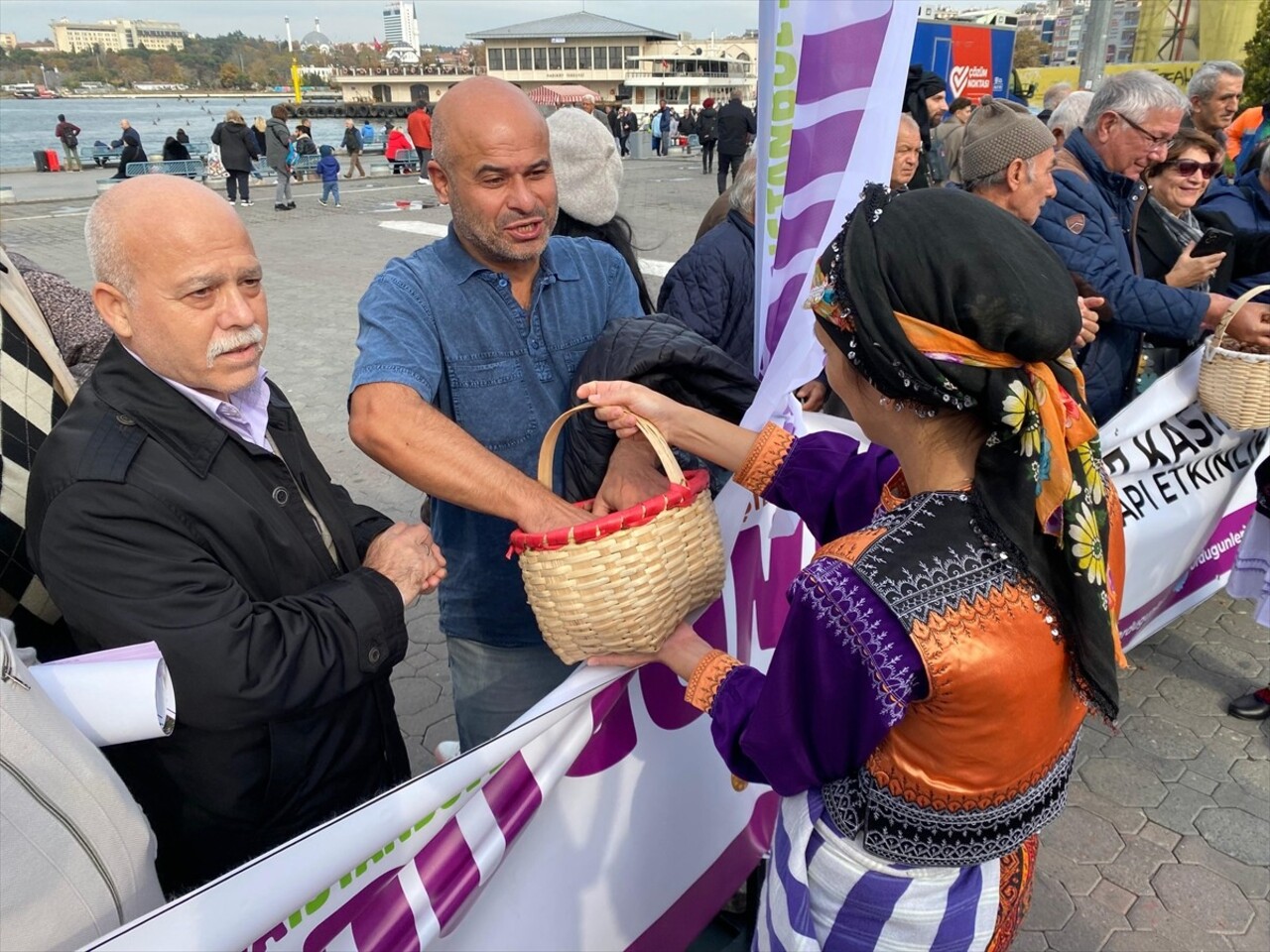 Ordu Dernekleri Federasyonu, Kadıköy'de Ordulularla bir araya gelerek yöresel kıyafetlerle...