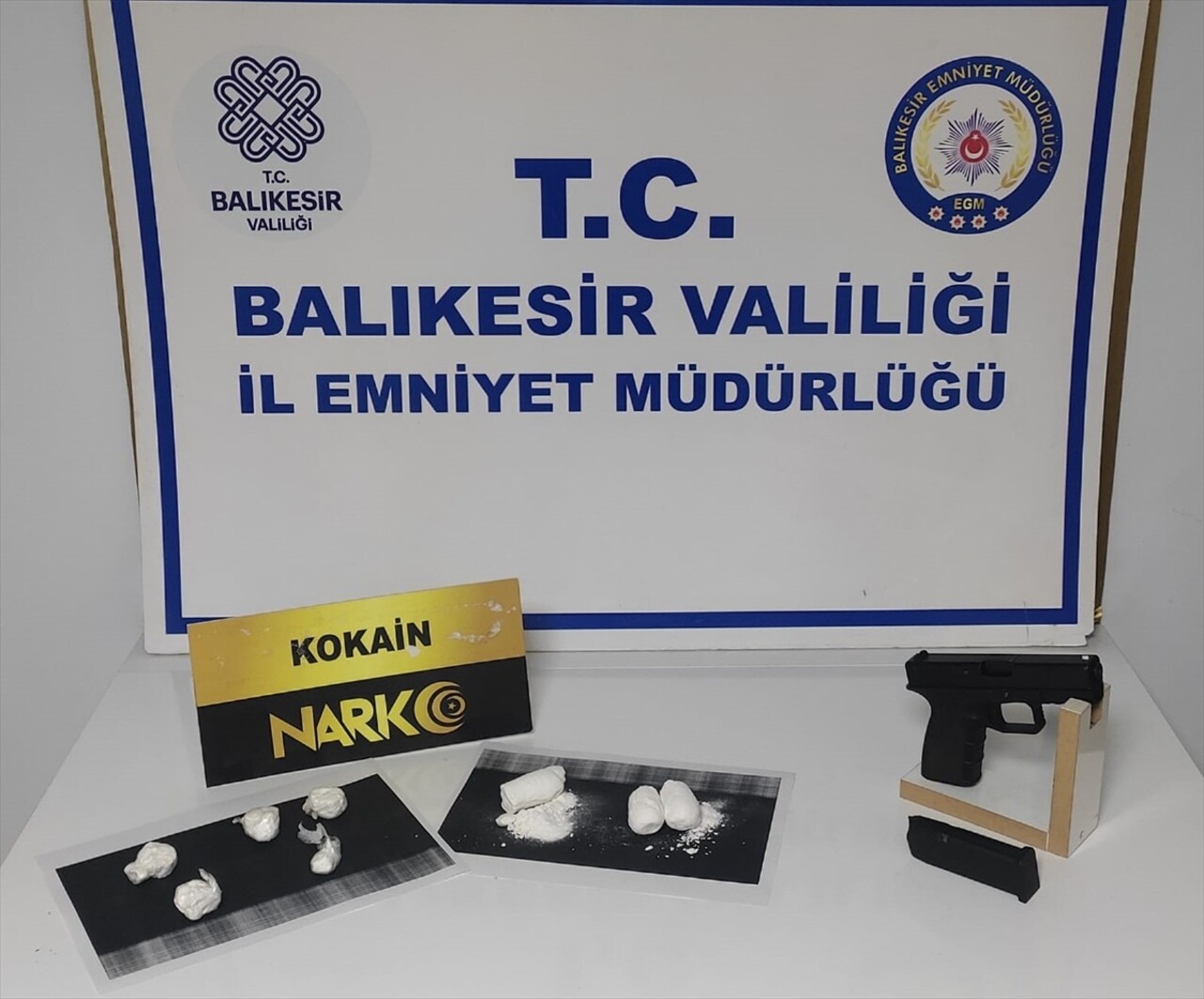 Balıkesir’in Ayvalık ilçesine bağlı Cunda Adası’nda uyuşturucu satıcılarına yönelik operasyon...