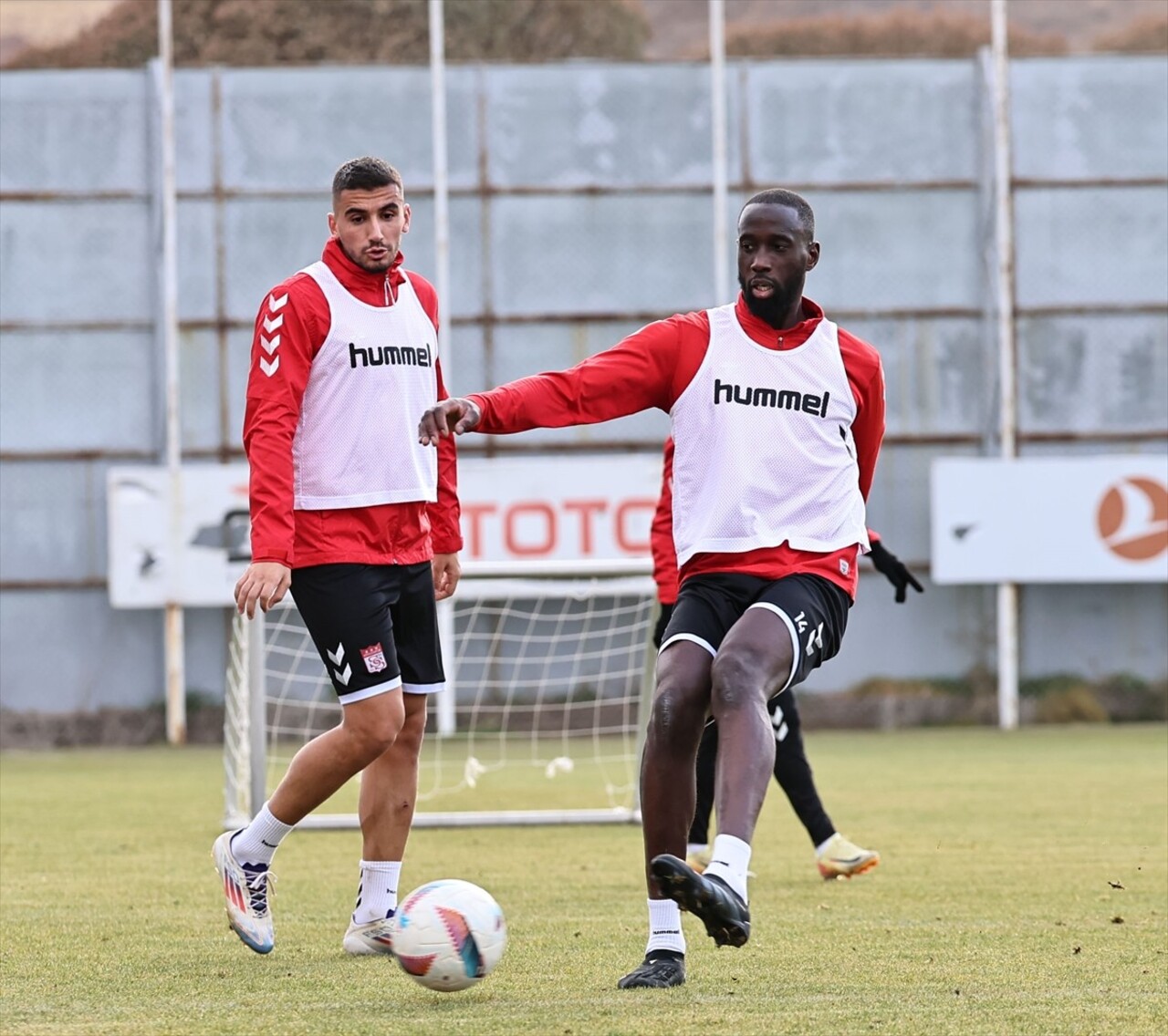 Net Global Sivasspor, Trendyol Süper Lig'in 13. haftasında sahasında Kasımpaşa ile yapacağı maçın...