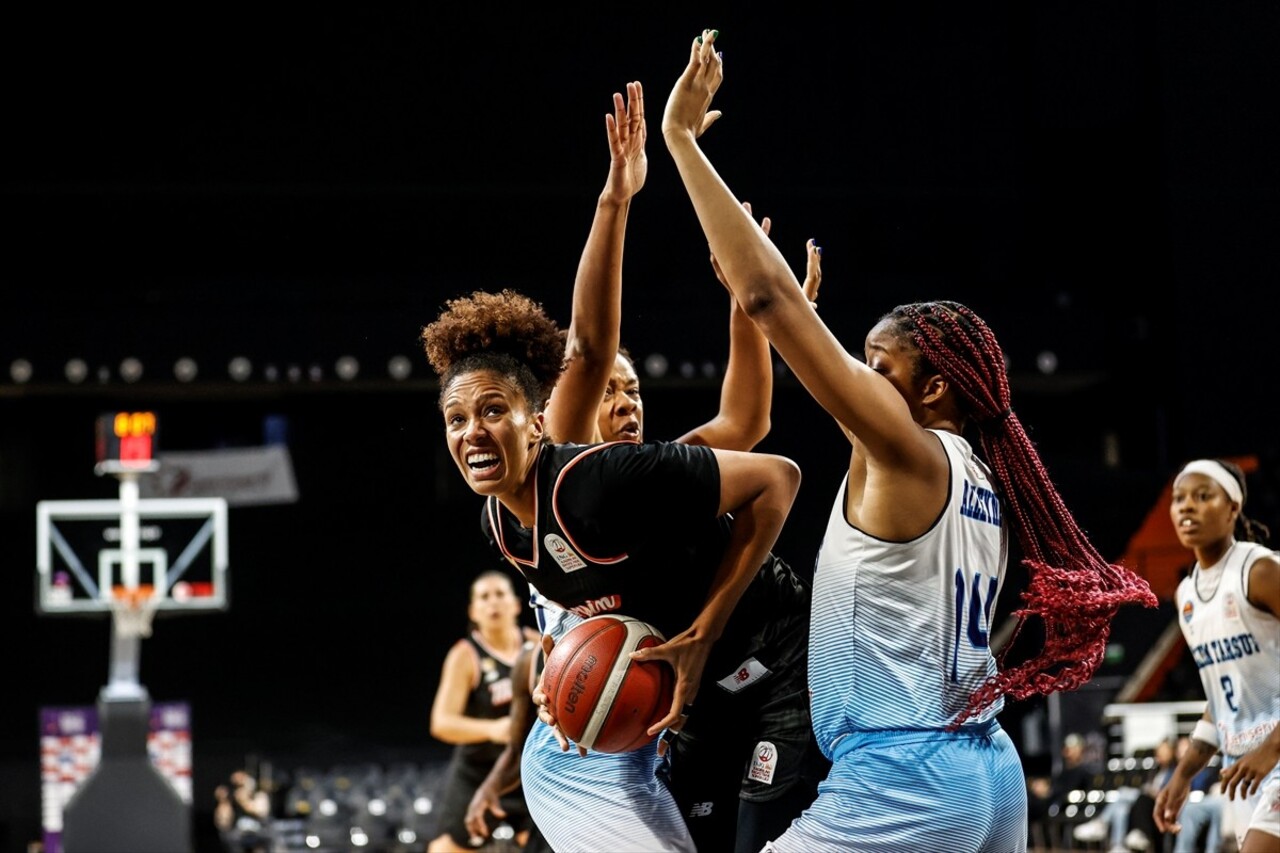 ING Kadınlar Basketbol Süper Ligi'nin 8. haftasında İlkem Yapı Tarsus Spor ile ÇBK Mersin, Servet...