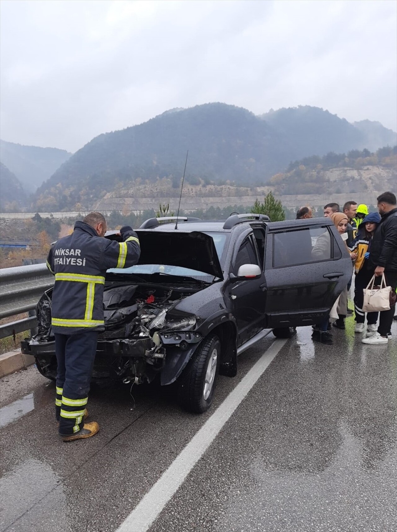 Tokat'ta Niksar ilçesinde cip ile otomobilin çarpıştığı kazada 2 kişi yaralandı.