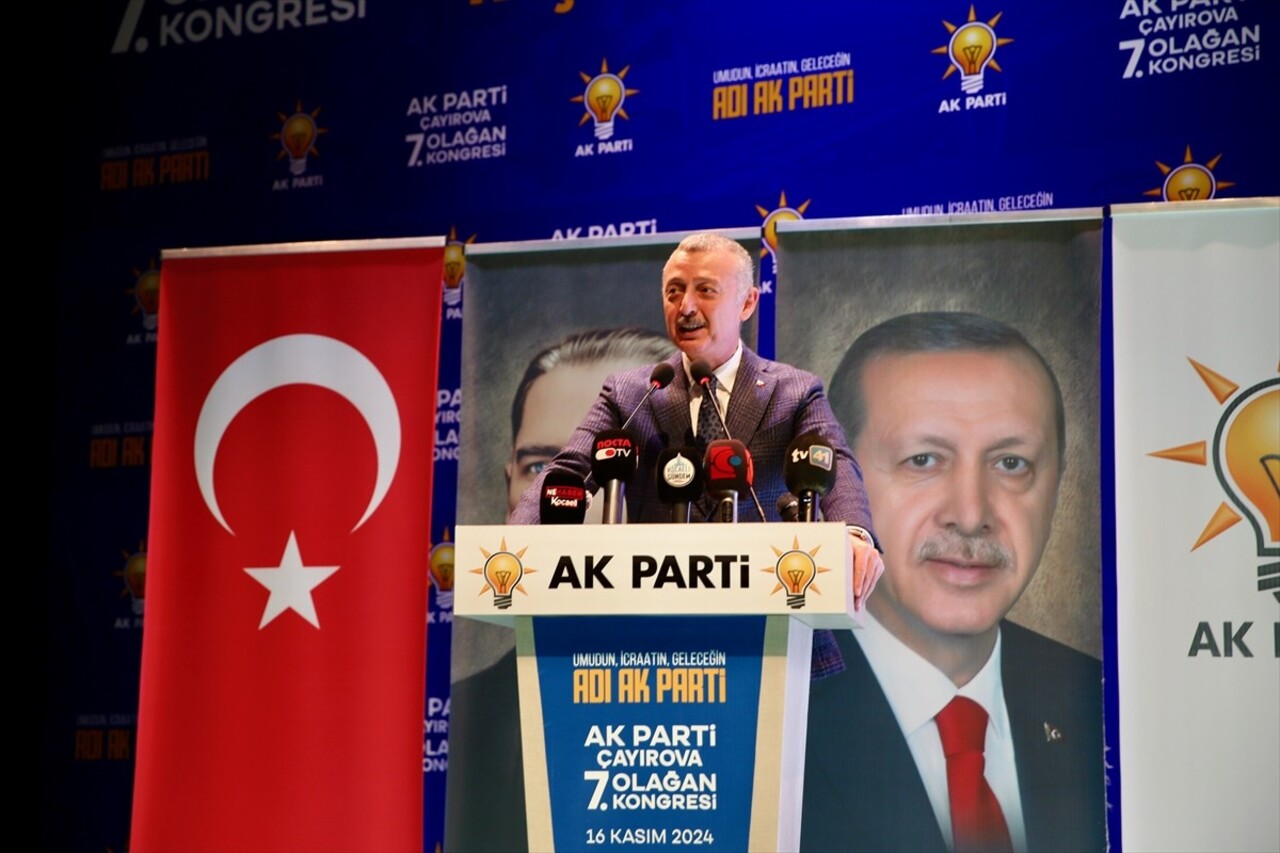 AK Parti Grup Başkanvekili Özlem Zengin, AK Parti Çayırova 7. Olağan İlçe Kongresi'nde...