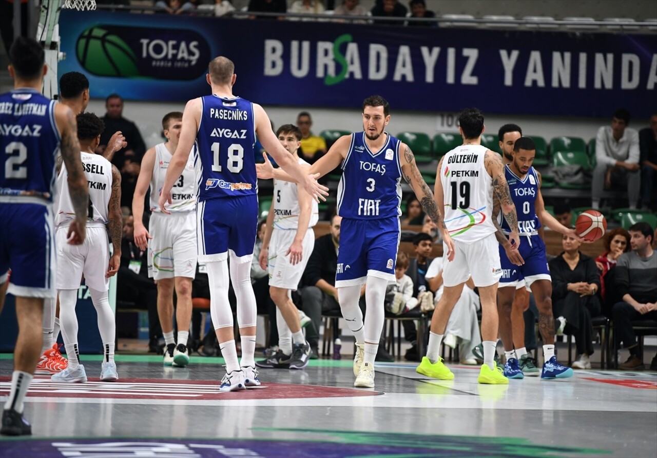 Türkiye Sigorta Basketbol Süper Ligi'nin 7. haftasında TOFAŞ, sahasında Aliağa Petkimspor'u ile...