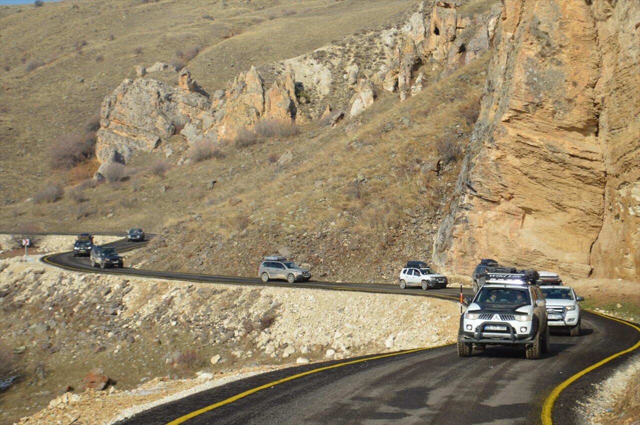 Erzurum Valisi Mustafa Çiftçi, Erzurum Macera Off-Road Doğa Sporları Kulübü ile Hınıs ilçesinde...