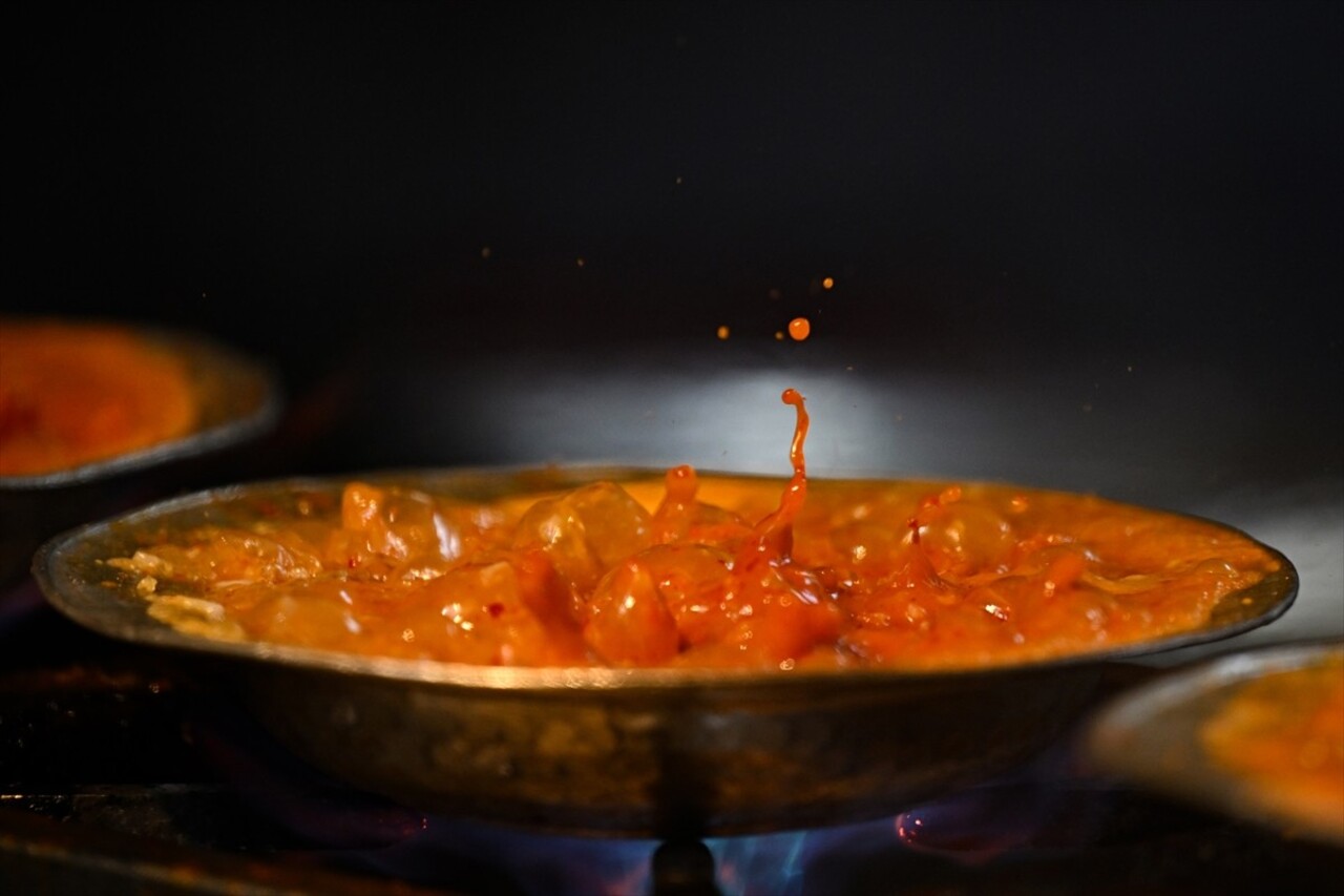 Gaziantep'in geleneksel ve tescilli lezzetleri beyran ile soğan kebabı, havaların soğumasıyla yöre...