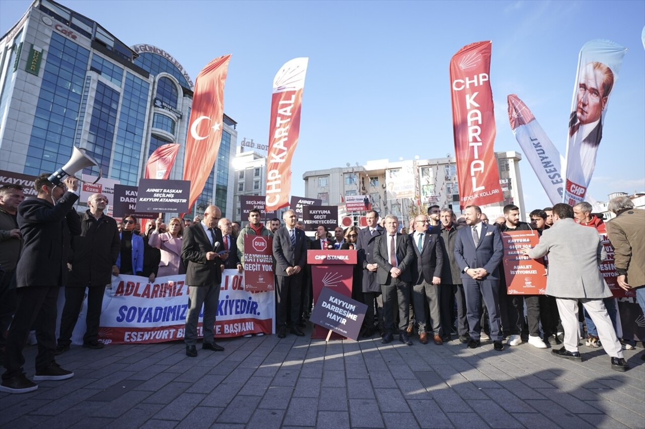 CHP Genel Başkan Yardımcısı Suat Özçağdaş, Esenyurt Cumhuriyet Meydanı'ndaki Demokrasi Nöbeti'ne...