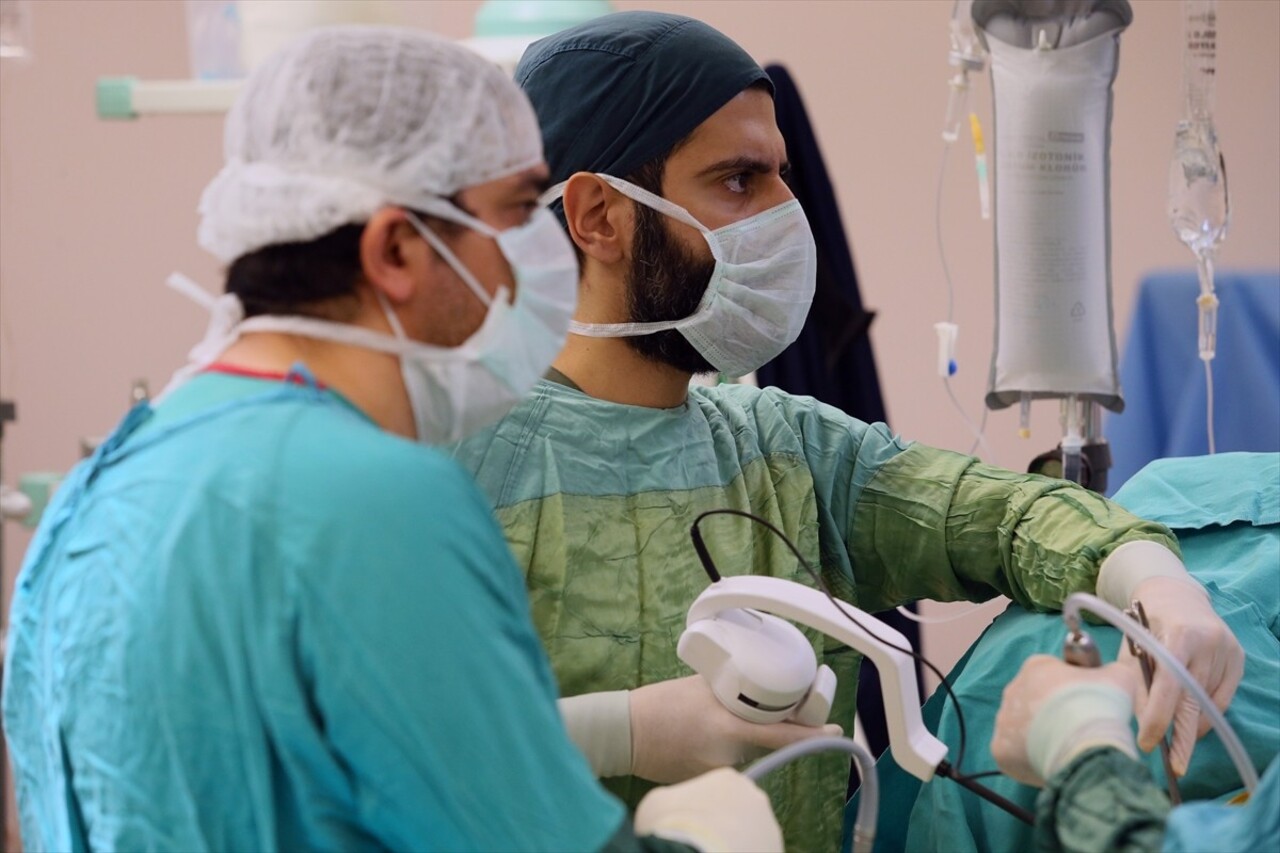 Kars'ta öksürükle ağzından kan gelen ve hastalığına teşhis konulamadığı için birçok doktora...