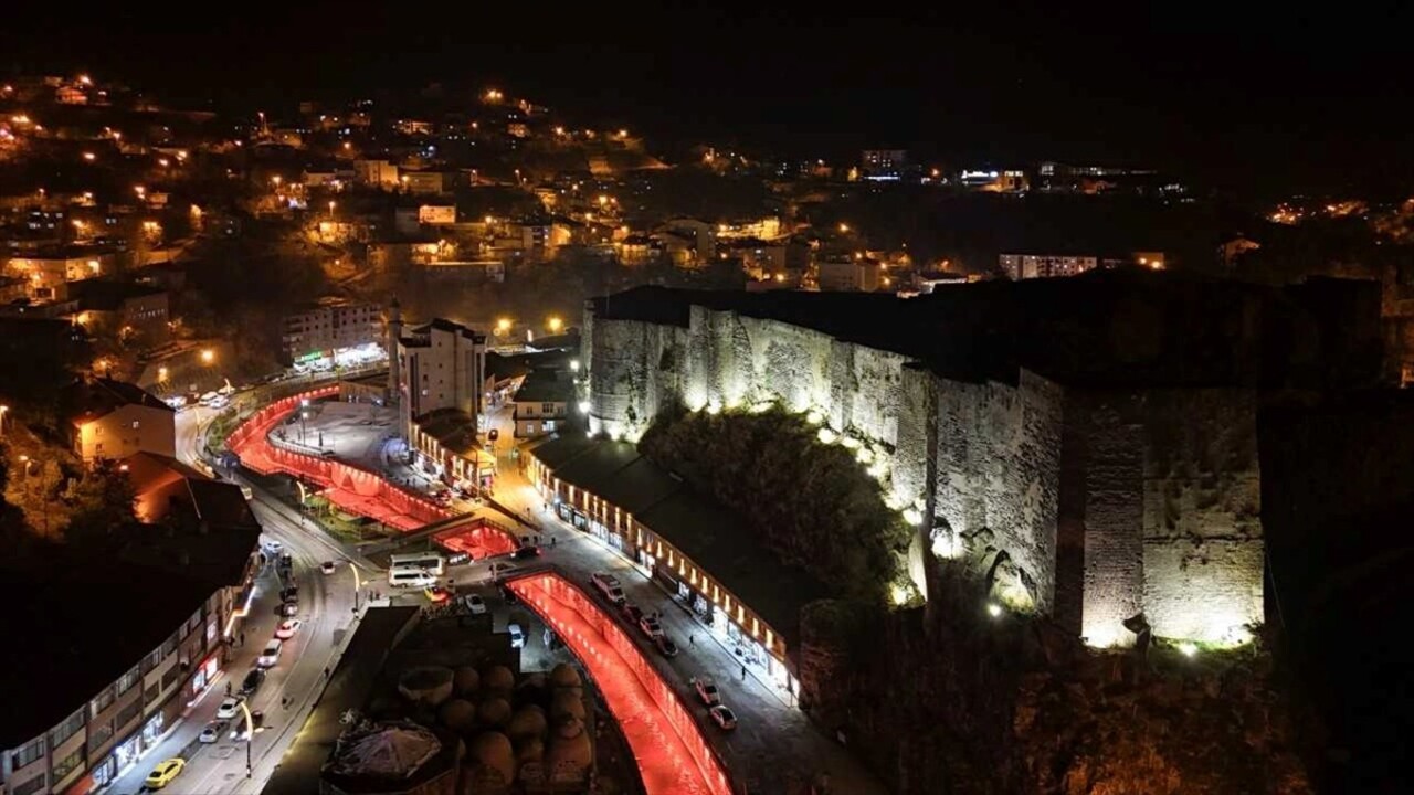 Bitlis'te tarihi dokunun ortaya çıkarılması amacıyla uygulanan "Sokak Sağlıklaştırma" ve "Dere...