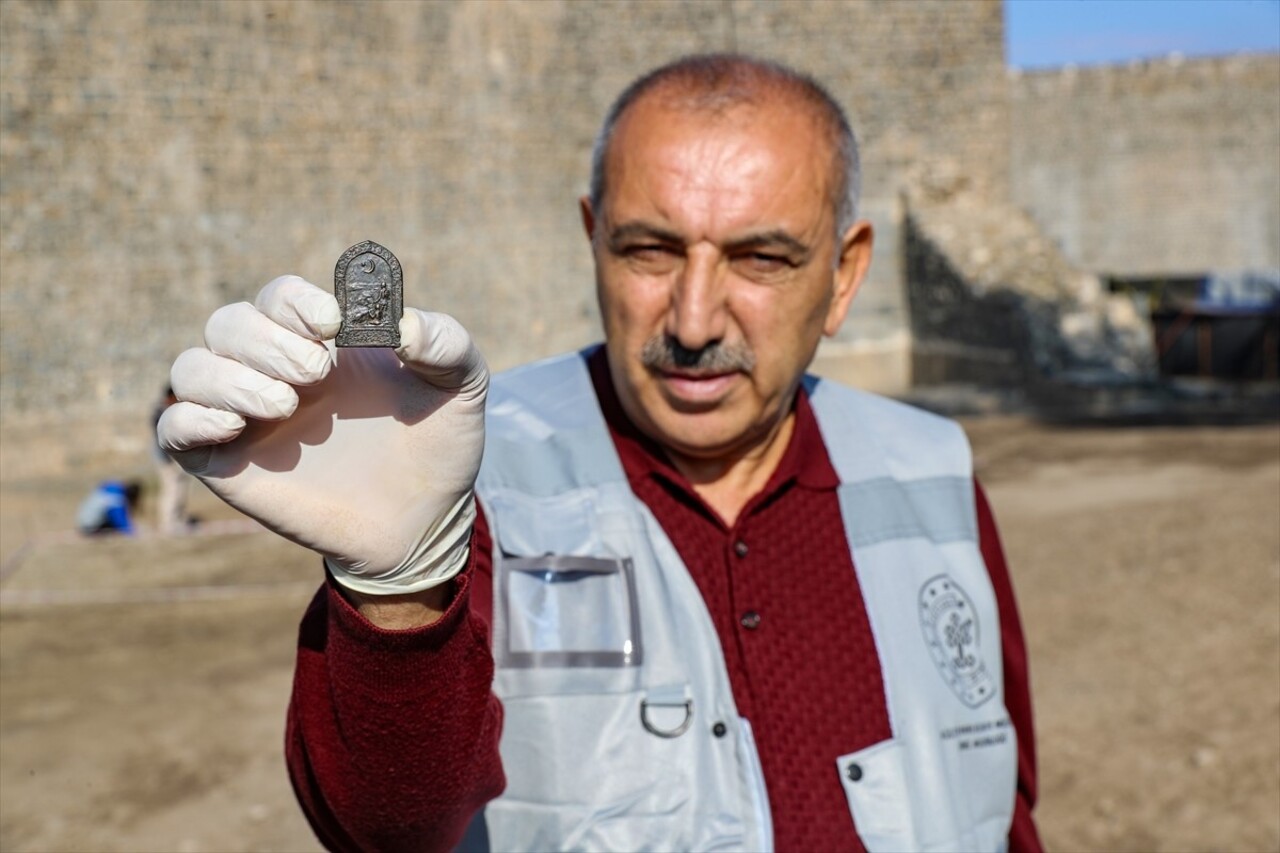 "Diyarbakır'ın kalbi" olarak nitelendirilen Amida Höyük'teki kazı çalışmalarında, "Çanakkale...