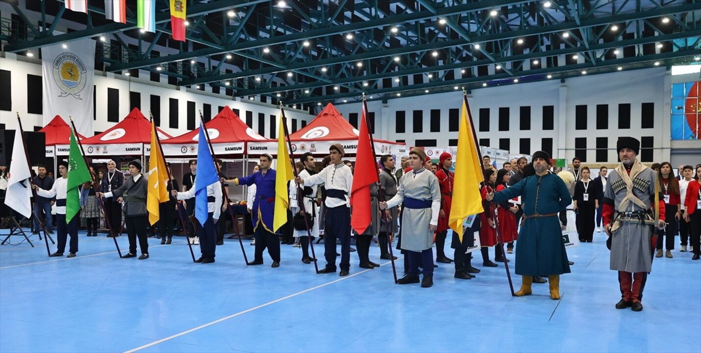 Samsun'da, "7. Uluslararası Türk Dünyası Bilim ve Kültür Şenliği" çeşitli ülkelerden 70...