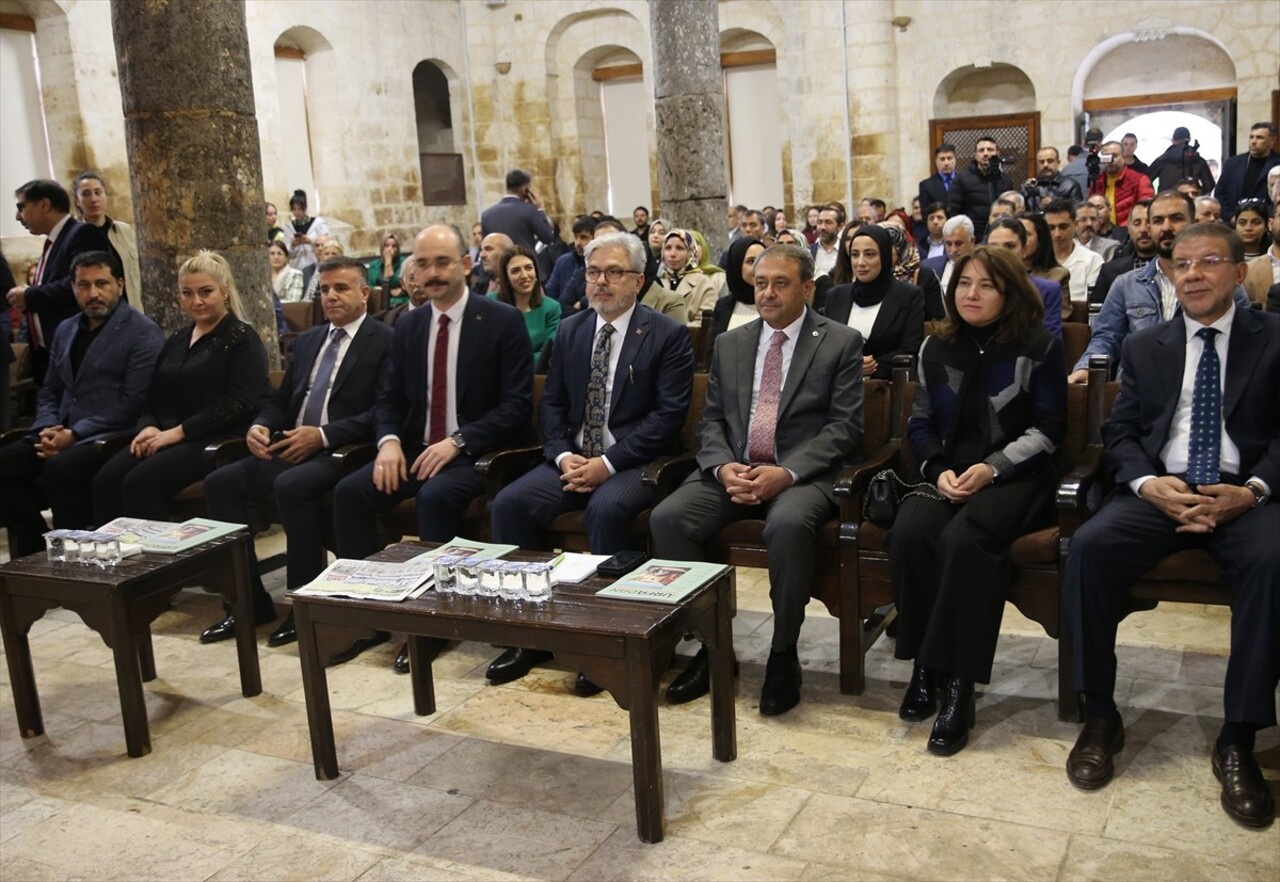 Milli Eğitim Bakan Yardımcısı Ömer Faruk Yelkenci (sol2), Şanlıurfa'da Kemalettin Gazezoğlu Kültür...