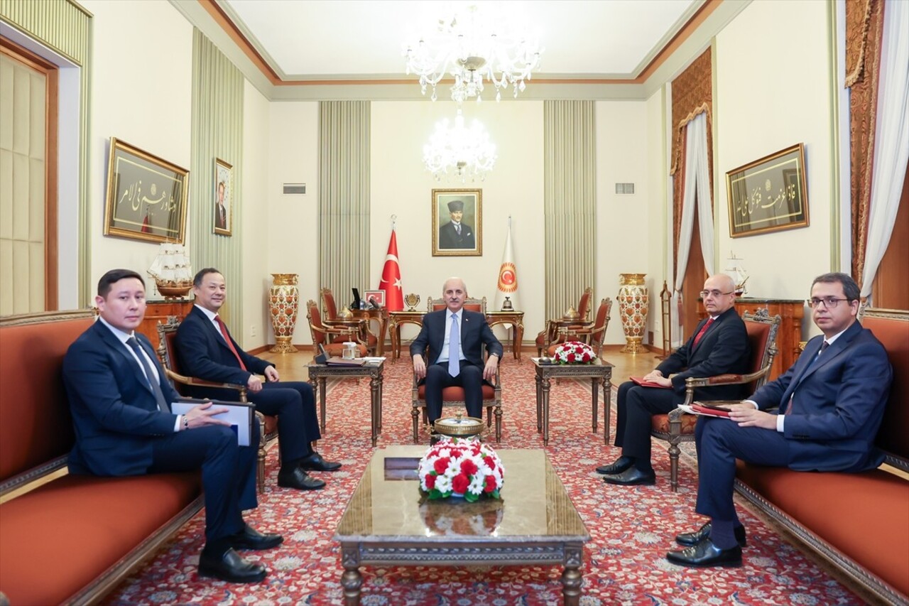 TBMM Başkanı Numan Kurtulmuş, Kırgızistan'ın Ankara Büyükelçisi Ruslan Kazakbaev'i (sol 2) kabul...