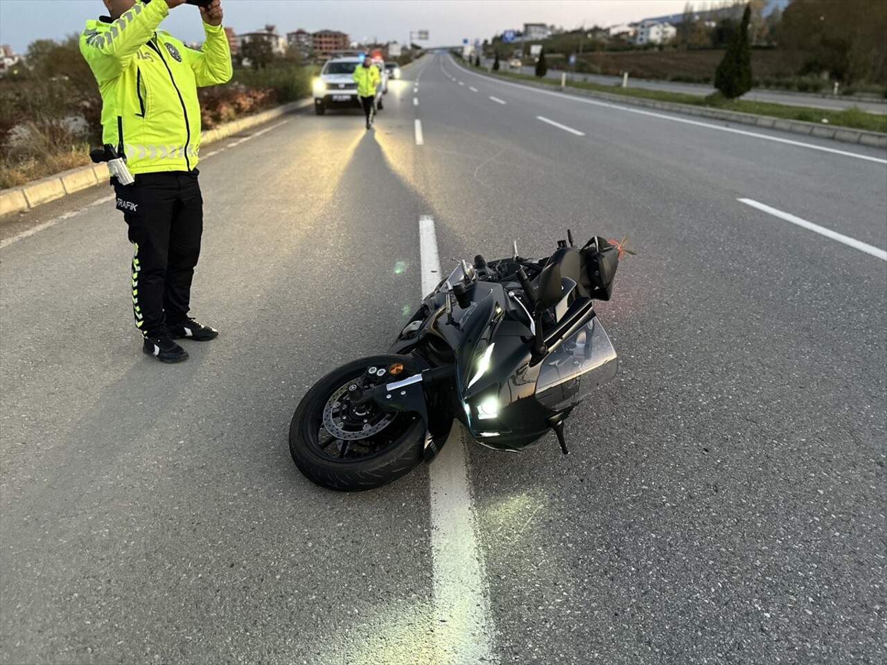 Sinop'un Gerze ilçesinde motosikletin çarptığı yaya öldü, sürücü ağır yaralandı. Ekipler kaza...