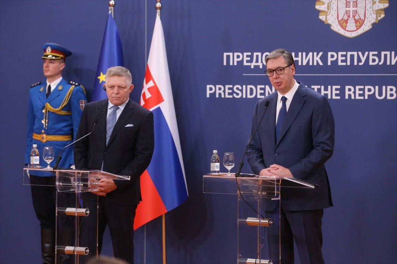 Sırbistan Cumhurbaşkanı Aleksandar Vucic, Slovakya Başbakanı Robert Fico'yu kabul etti. 