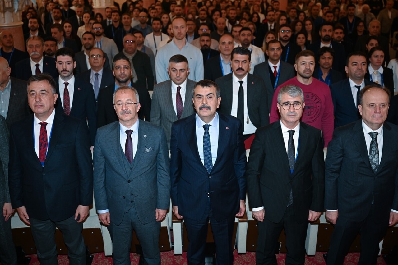 Milli Eğitim Bakanı Yusuf Tekin (ortada), Gazi Üniversitesi ve Spor Bilimleri Derneğince...