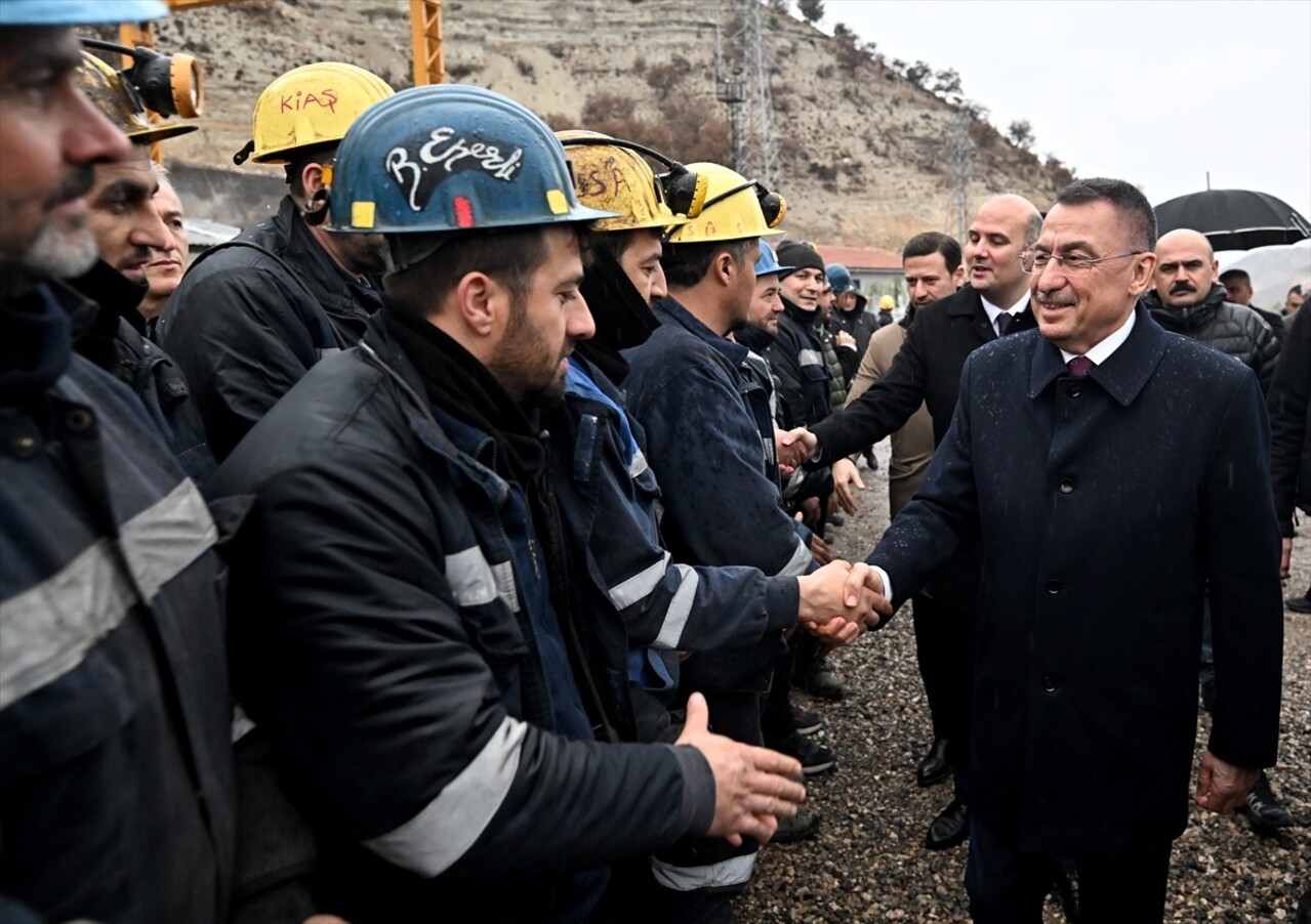 TBMM Dışişleri Komisyonu Başkanı Fuat Oktay, Çayırhan Termik Santrali'ndeki madencileri ziyaret...