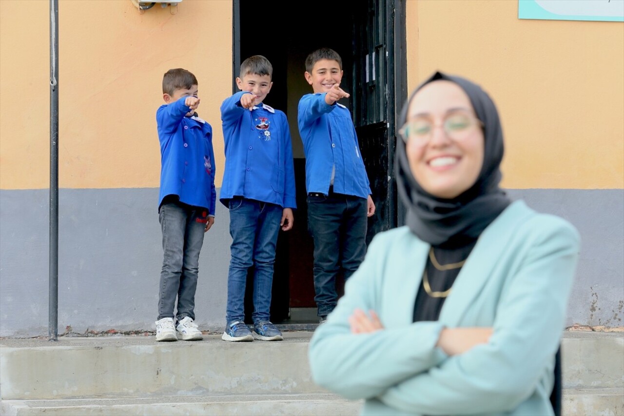 Kars'ta Türkiye-Ermenistan sınırının sıfır noktasındaki köyde öğretmenlik yapan Antalyalı Fatmanur...