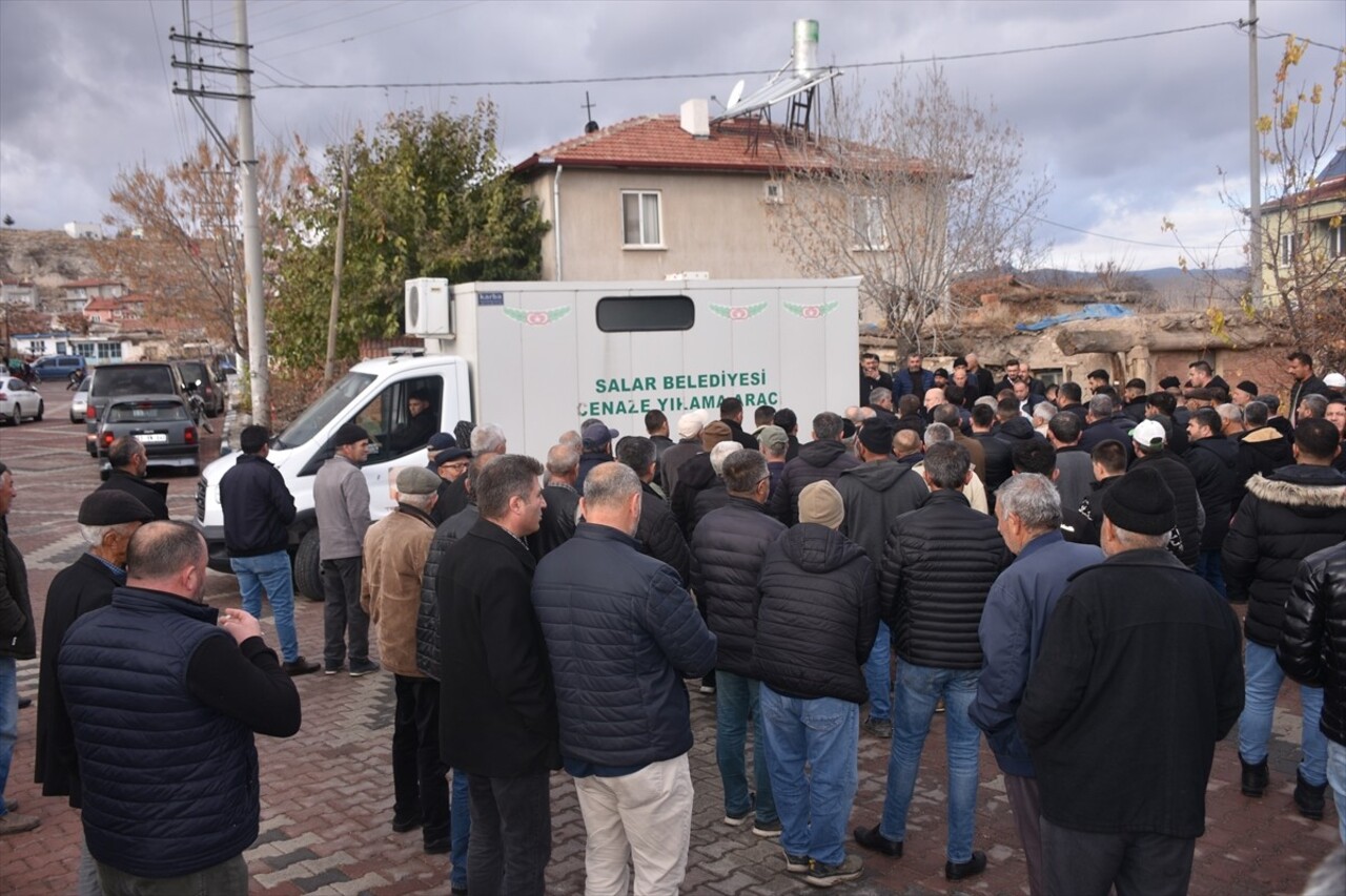 Afyonkarahisar'da bir restoranda çıkan yangında hayatını kaybeden temizlik işçisinin cenazesi...