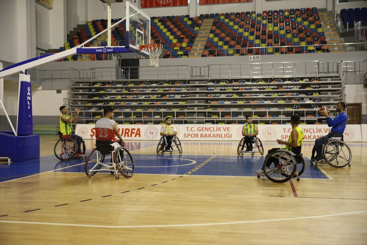 Tekerlekli Sandalye Basketbol 1. Lig B Grubu ekiplerinden Astor Enerji Şanlıurfa Bedensel...