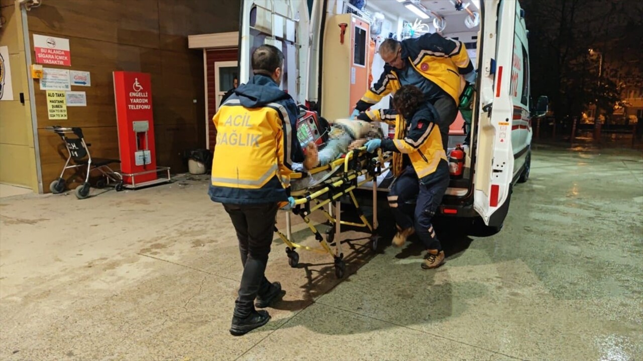 Bursa'nın İnegöl ilçesinde iki katlı binanın çatısından düşen 72 yaşındaki kişi yaşamını...