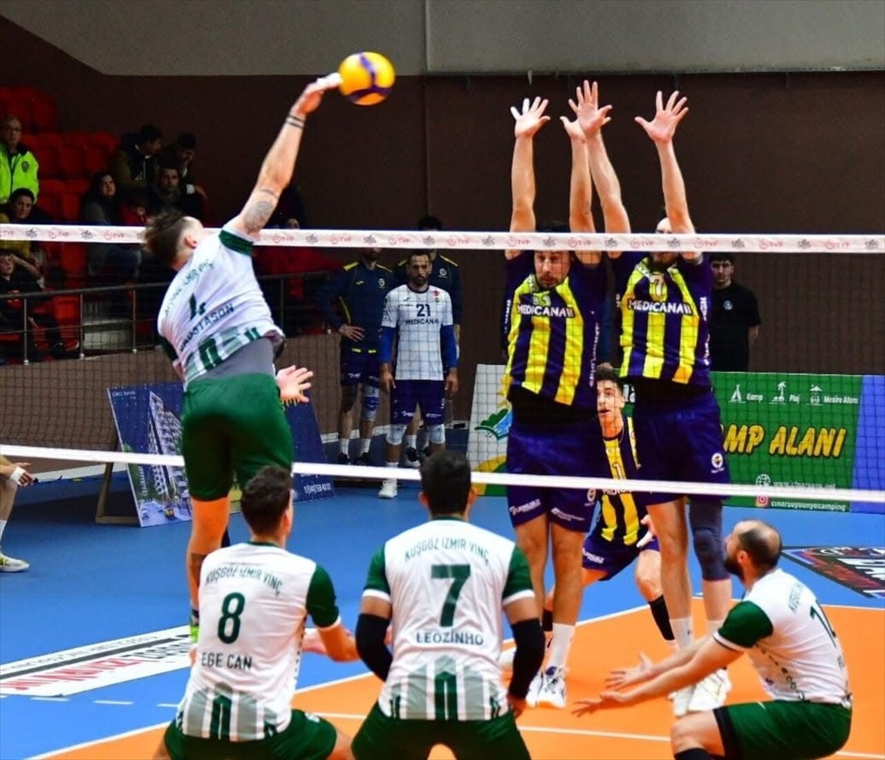 Voleybol SMS Grup Efeler Ligi'nin 9. haftasında Kuşgöz İzmir Vinç Akkuş Belediyespor, Fenerbahçe...