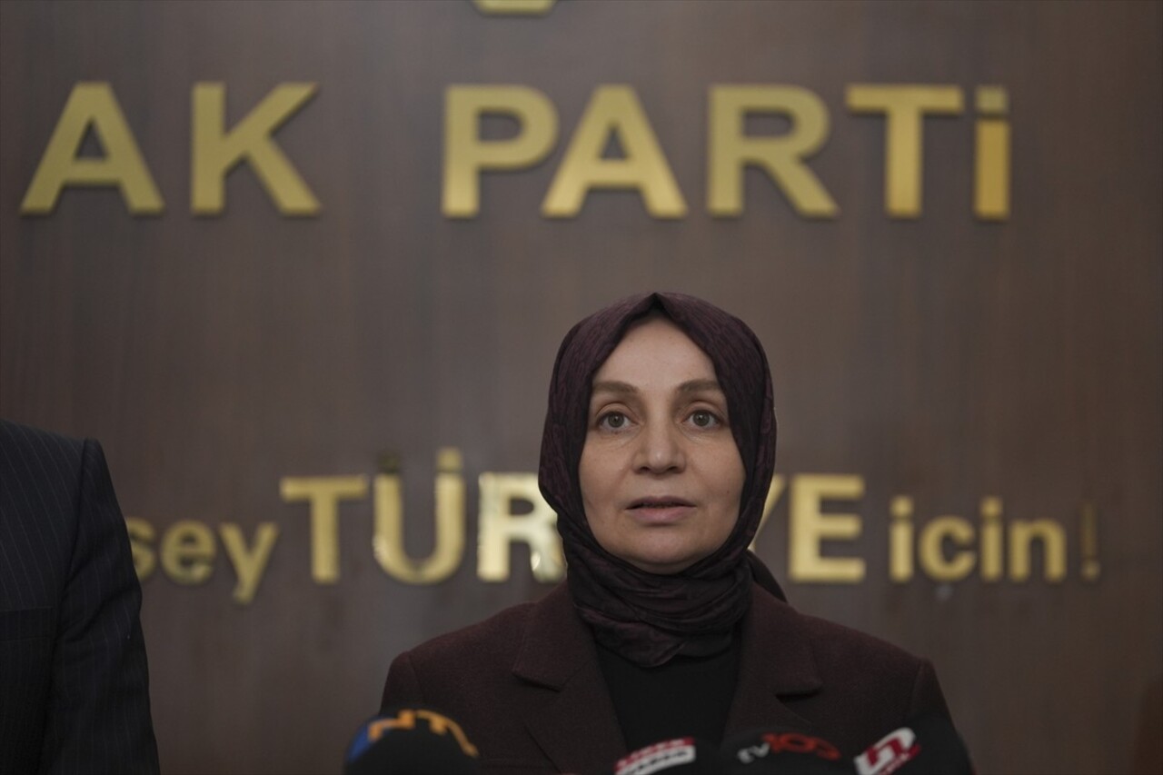 AK Parti Grup Başkanvekili Leyla Şahin Usta, Meclis Başkanlığı'na sunulan Sosyal Sigortalar ve...