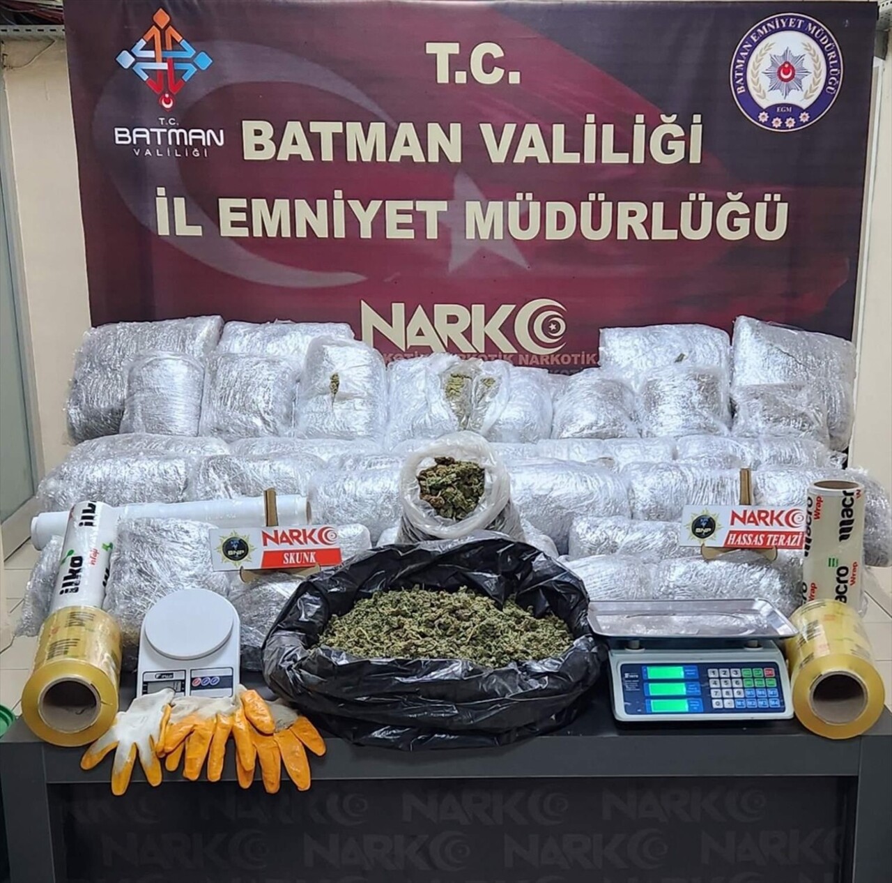 Batman'da düzenlenen uyuşturucu operasyonunda 52 kilo 700 gram skunk ele geçirildi, 1 şüpheli...