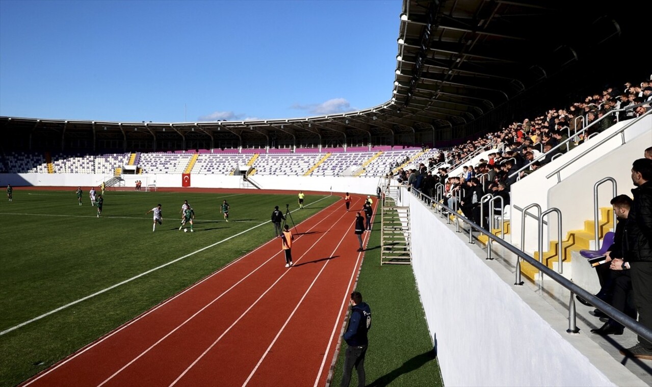 Sinop'ta, Gençlik ve Spor Bakanlığı tarafından yapımı tamamlanan Sinop Şehir Stadı kapılarını, ilk...