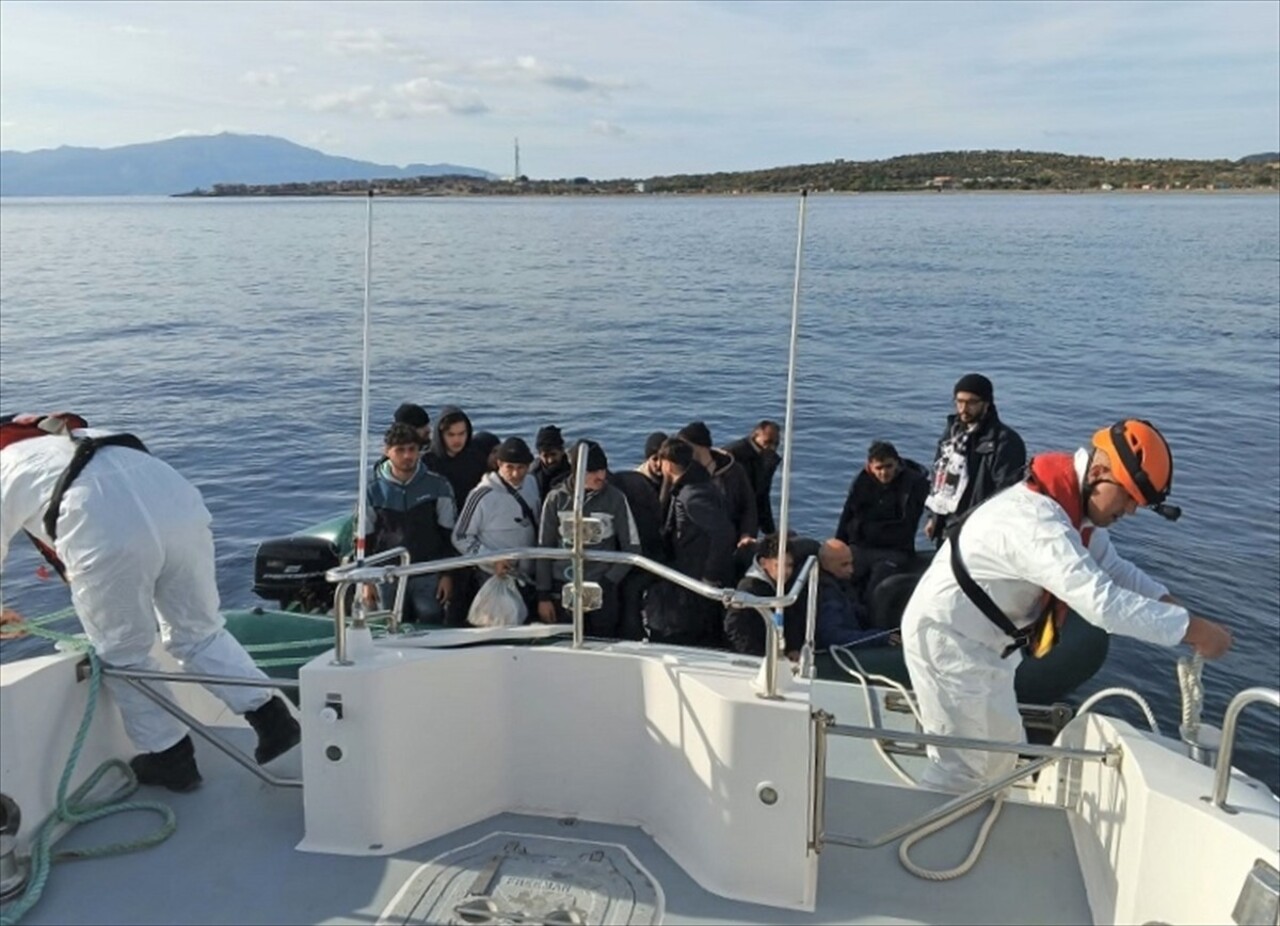 Çanakkale'nin Ayvacık ilçesi açıklarında 28 düzensiz göçmen yakalandı.