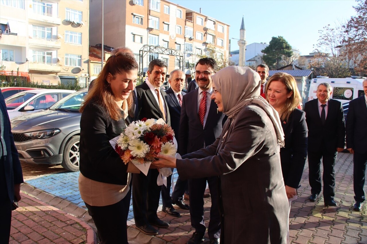 Milli Eğitim Bakan Yardımcısı Celile Eren Ökten, Kırklareli'nde ziyaretlerde bulunup, okul...