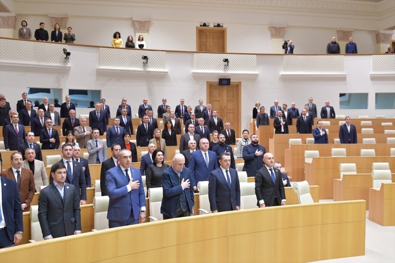 Gürcistan'da 26 Ekim'de yapılan parlamento seçimlerinde belirlenen parlamento, Başbakan İrakli...