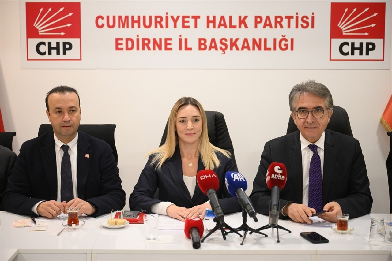 CHP Genel Başkan Yardımcıları Yalçın Karatepe (sağda) ile Volkan Demir (solda) ve CHP Edirne İl...