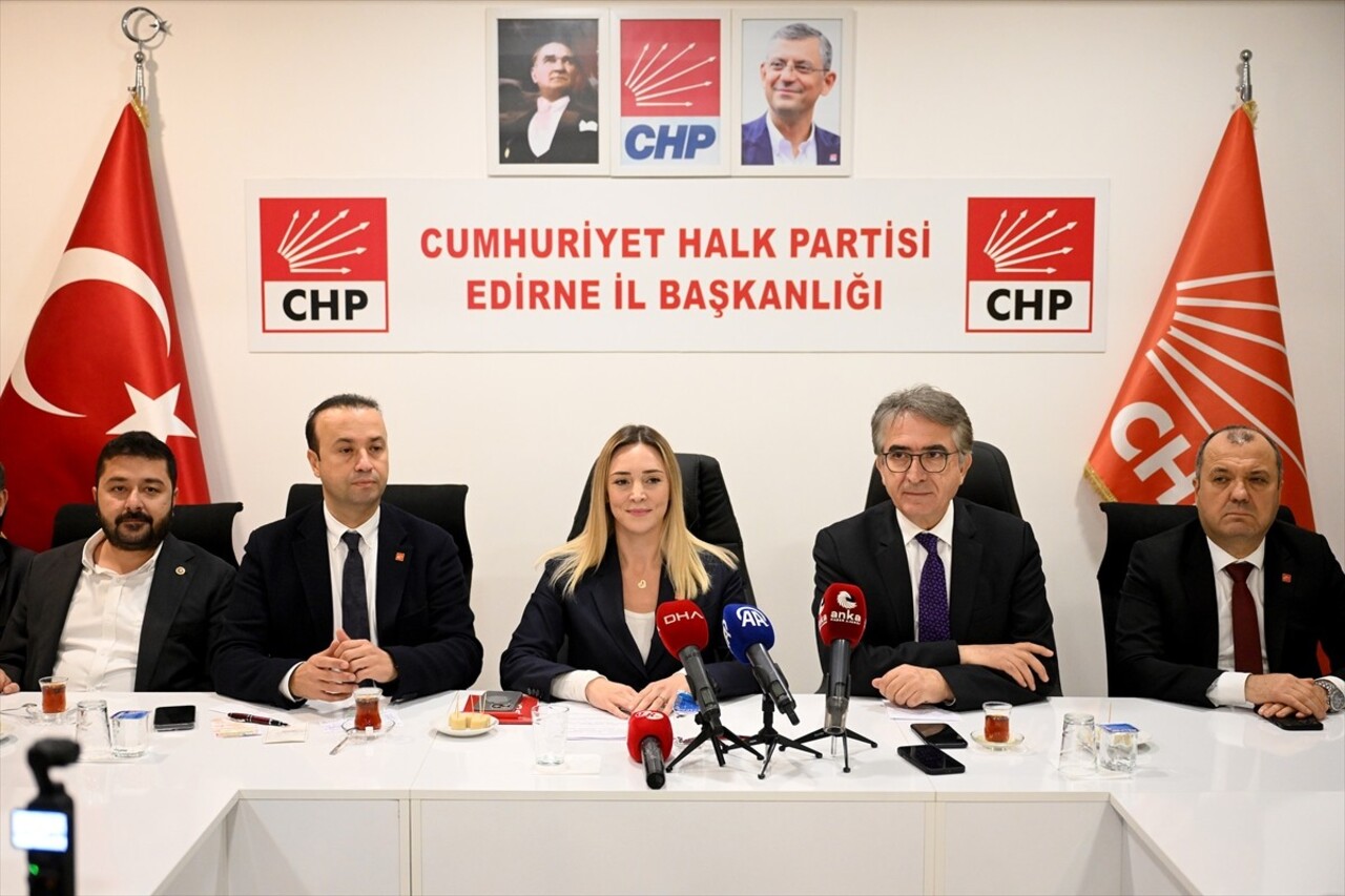 CHP Genel Başkan Yardımcıları Yalçın Karatepe (sağda) ile Volkan Demir (solda) ve CHP Edirne İl...