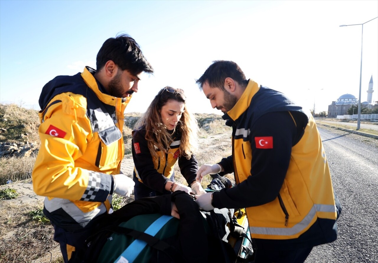 Kırklareli 112 Acil Sağlık Hizmetleri İstasyonunda görev yapan paramedik ambulans sürücüsü Pelin...