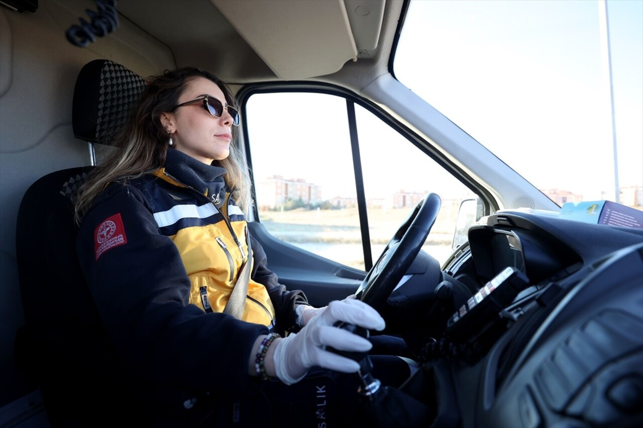 Kırklareli 112 Acil Sağlık Hizmetleri İstasyonunda görev yapan paramedik ambulans sürücüsü Pelin...