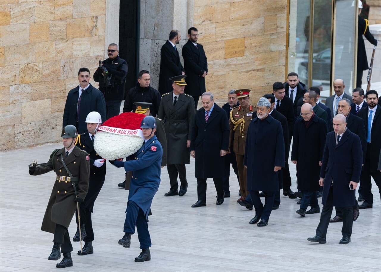 Umman Sultanı Heysem bin Tarık, Anıtkabir'i ziyaret etti. Bin Tarık ve beraberindeki heyete...