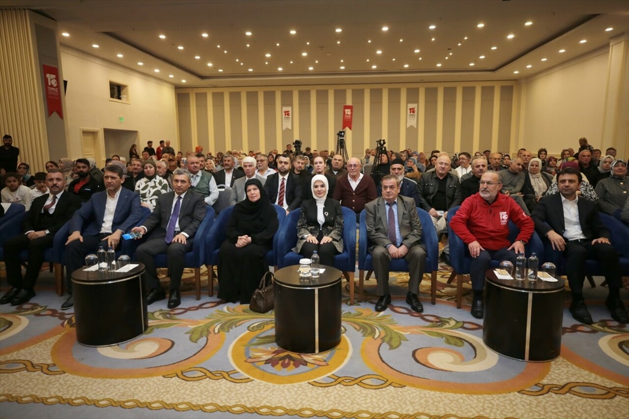 Aile ve Sosyal Hizmetler Bakanı Mahinur Özdemir Göktaş (sağ 4), Antalya'nın Kemer ilçesinde 15...