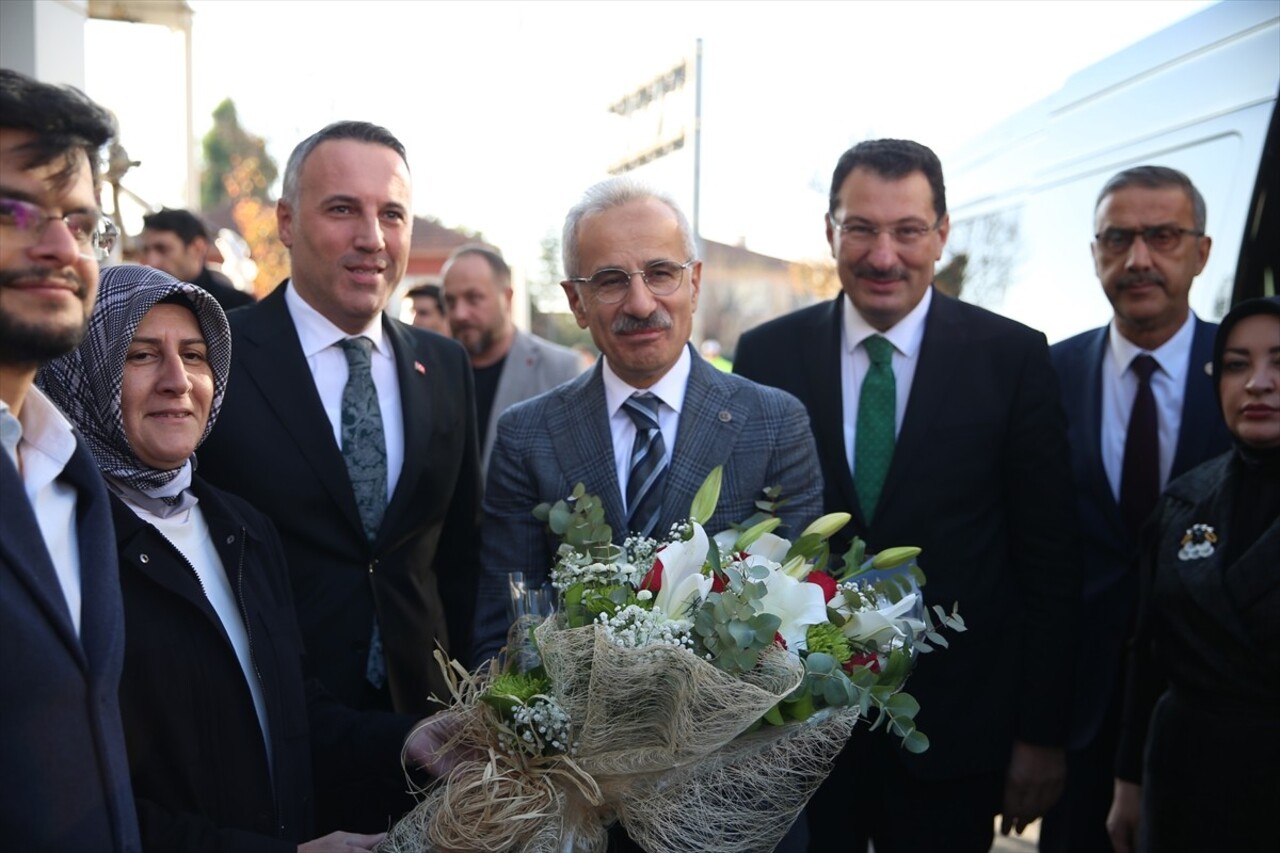 Ulaştırma ve Altyapı Bakanı Abdulkadir Uraloğlu, AK Parti İl Başkanlığını ziyaret etti.