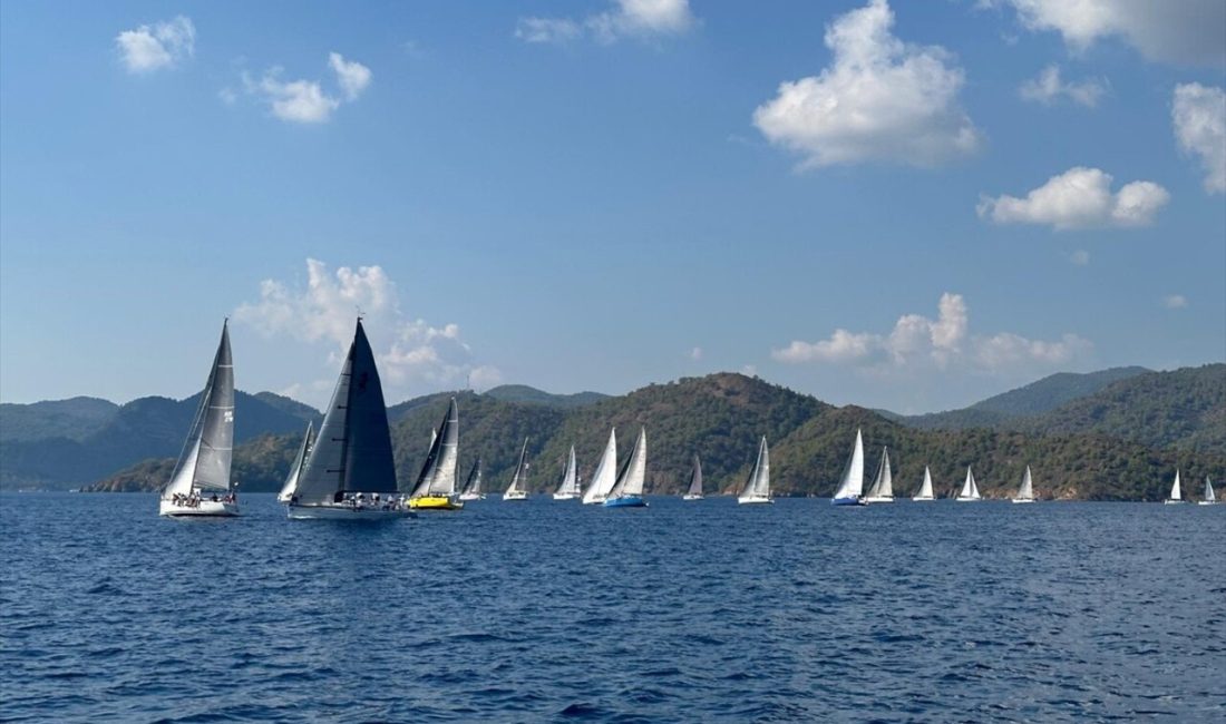 Fethiye'de düzenlenen yelken yarışlarında