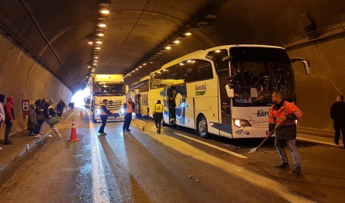 Kocaeli'de gerçekleşen zincirleme kazada