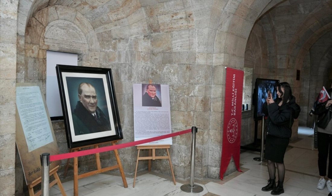 Anıtkabir'de açılan Atatürk Portresi