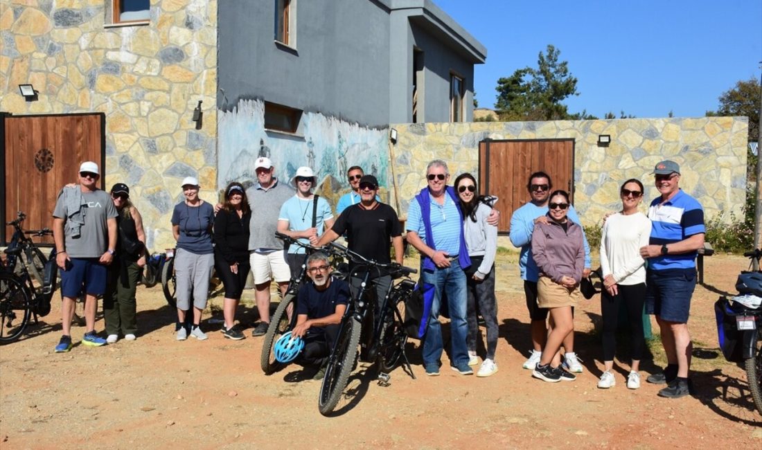 Bodrum'da kruvaziyerle gelen turistler,