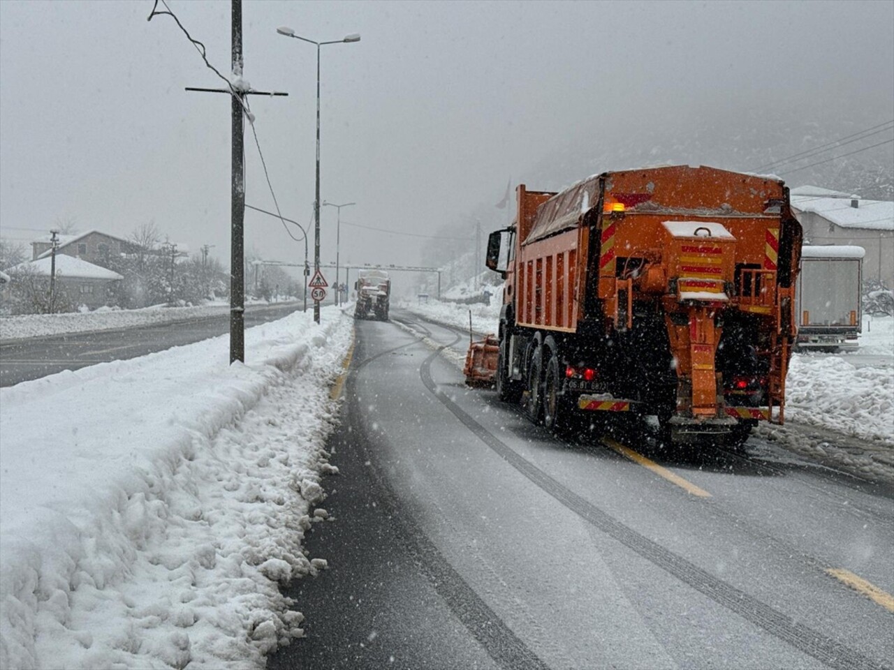 Bolu Dağı’nda D-100 Kara Yolu Ulaşıma Kapandı