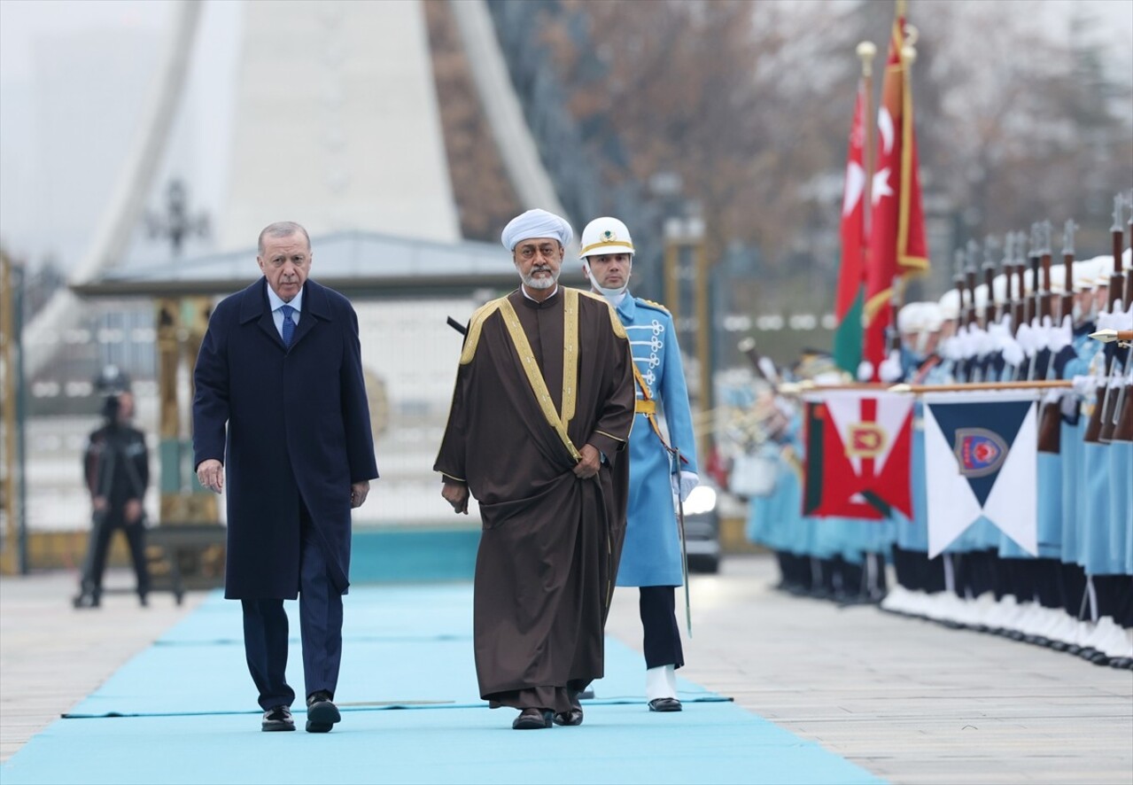 Cumhurbaşkanı Erdoğan Umman Sultanı Heysem bin Tarık’ı Resmi Törenle Karşıladı