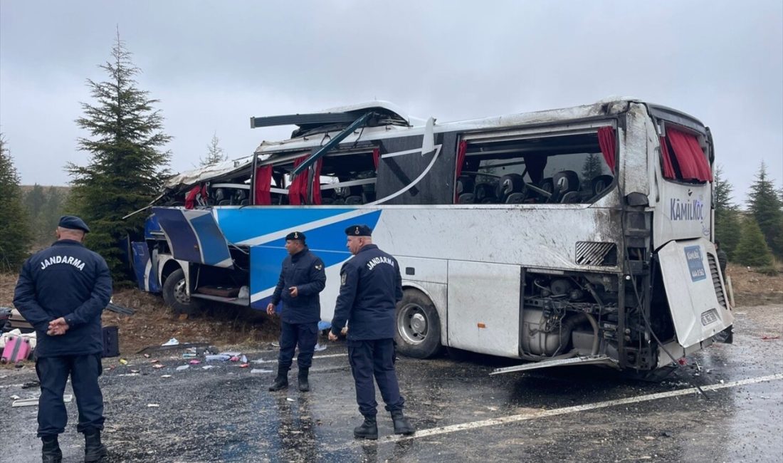 Eskişehir'de yolcu otobüsünün devrilmesi