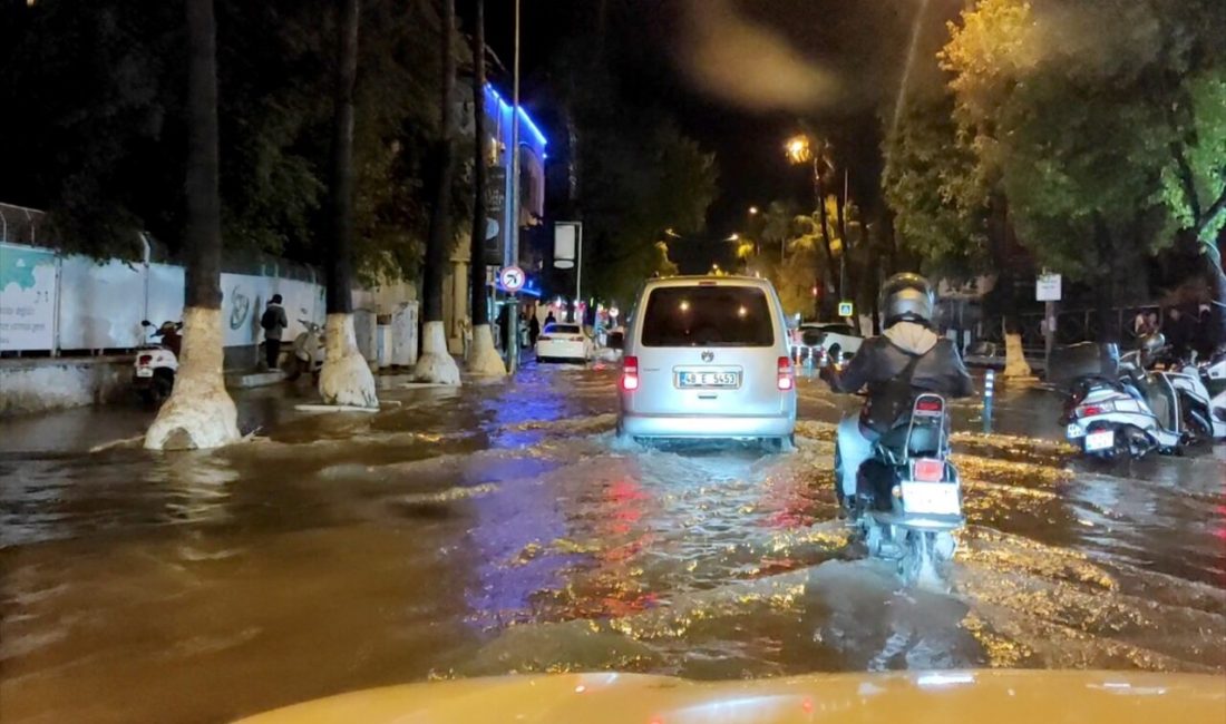 Fethiye'de etkili olan sağanak